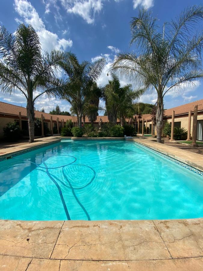 Tamarisk Guest Lodge Benoni Exterior foto